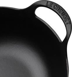 Le Creuset Wokpan / Balti Dish - Mat Zwart - ø 24 Cm / 2.7 Liter - Geëmailleerde Anti-aanbaklaag -Keukenbenodigdheden Winkel 1134x1200 2