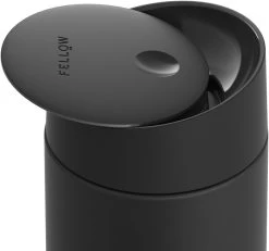 FELLOW - Carter "Move" Mug + Slide-Lock Deksel - Matte Black, 355ml -Keukenbenodigdheden Winkel 1200x1120 1