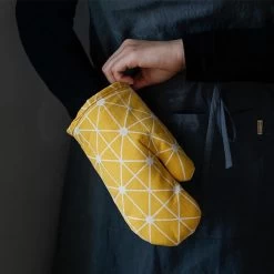 Ovenwanten Van Sophie Nordinn® - Ovenhandschoenen Lund (Artistiek Zwart) - Ovenwanten 2 Stuks - Katoen -Keukenbenodigdheden Winkel 1200x1200 1046