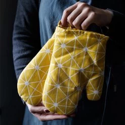 Ovenwanten Van Sophie Nordinn® - Ovenhandschoenen Lund (Artistiek Zwart) - Ovenwanten 2 Stuks - Katoen -Keukenbenodigdheden Winkel 1200x1200 1047