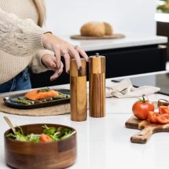 Deleca Luxe Peper En Zoutmolen Set - Zout / Pepermolen - Handmatig - Met Navul Lepel & Geschenkdoos - Acacia Hout - Rond -Keukenbenodigdheden Winkel 1200x1200 762