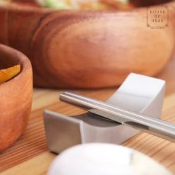 House Of Husk 1 Persoons Chopstick Lepel Set - 1 Paar Metalen Koreaanse Eetstokjes - Inclusief Eetlepel En Houder - RVS - Metaal - Eetstokjes - Koreaans - Vaatwasserbestendig - Sushi Chopsticks - Noodles - Zilver -Keukenbenodigdheden Winkel 1200x1200 817