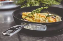 Demeyere Alu Pro Dura Glide Koekenpan - Ø 24 & Ø 28cm - Titanium -Keukenbenodigdheden Winkel 1200x799 9