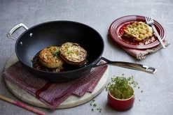 LE CREUSET - Les Forgees - Wokpan 30cm -Keukenbenodigdheden Winkel 1200x800 39