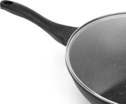 Swiss Pro+ Wokpan - Met Glazen Deksel - 28cm - Zwart -Keukenbenodigdheden Winkel 1200x997 2