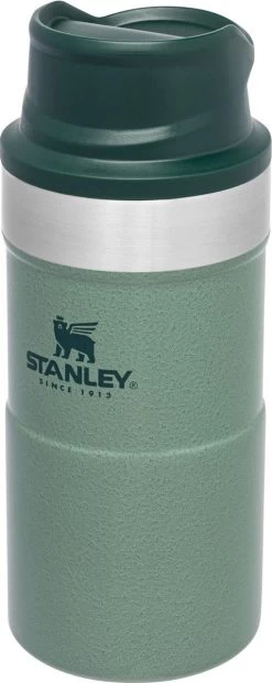 Stanley The Trigger-Action Travel Mug 0,25L - Thermosfles - Hammertone Green -Keukenbenodigdheden Winkel 478x1200